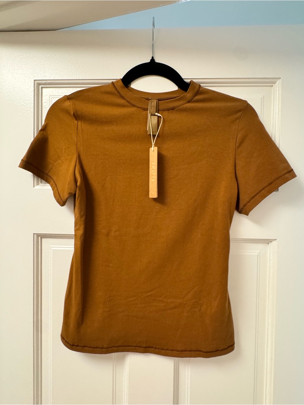 NWT! SKIMS Women's Short Sleeve Crewneck Top in Caramel Brown